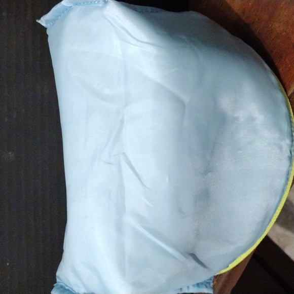 EUC Clinique Makeup Bag with Goodies - Picture 14 of 16